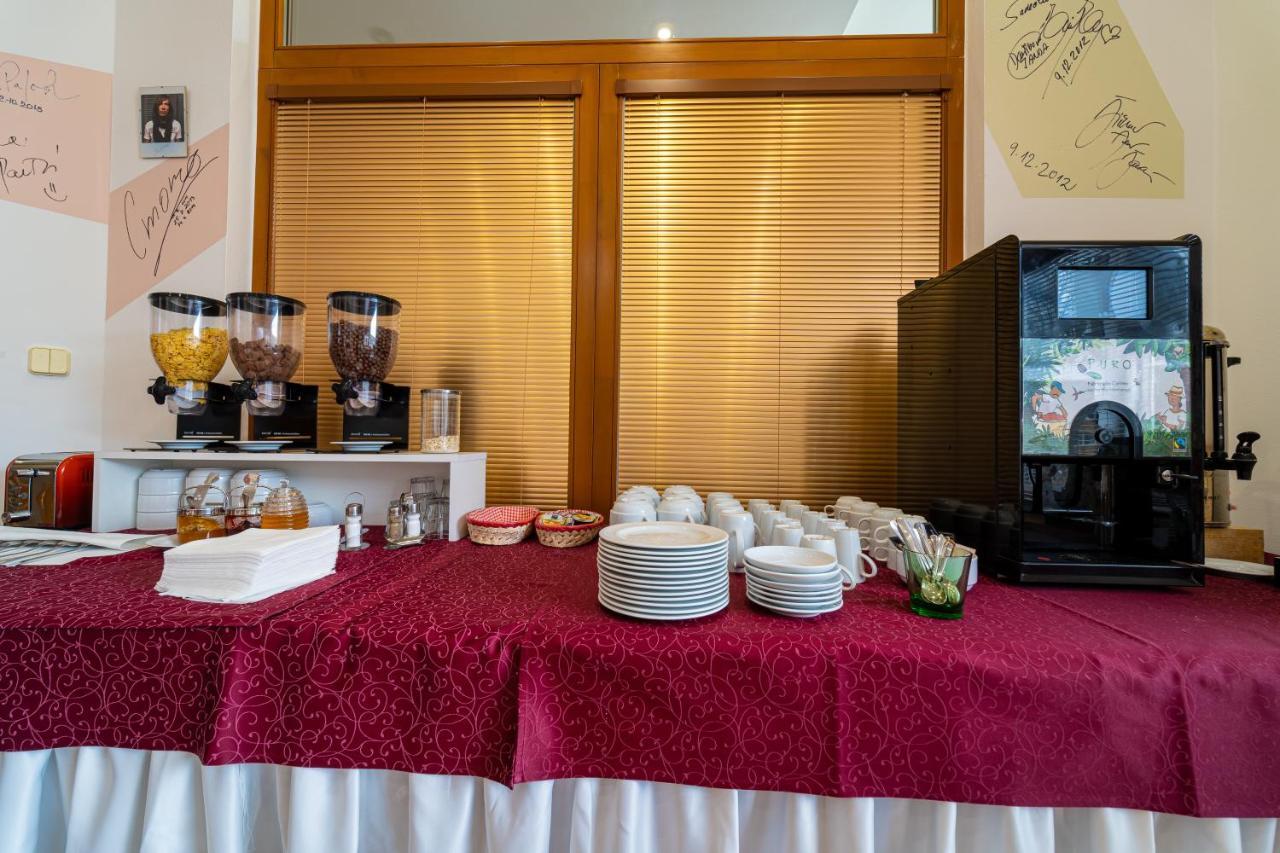 ברדיוב Hotel Artin מראה חיצוני תמונה
