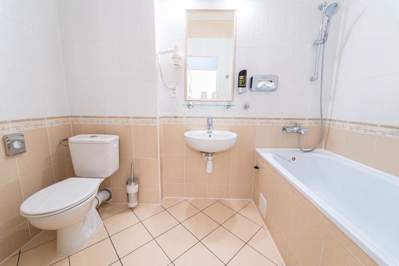 ברדיוב Hotel Artin מראה חיצוני תמונה