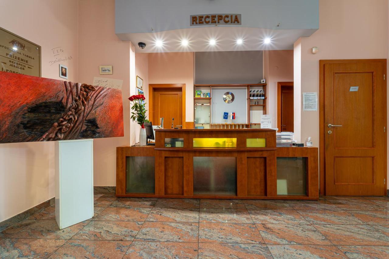 ברדיוב Hotel Artin מראה חיצוני תמונה