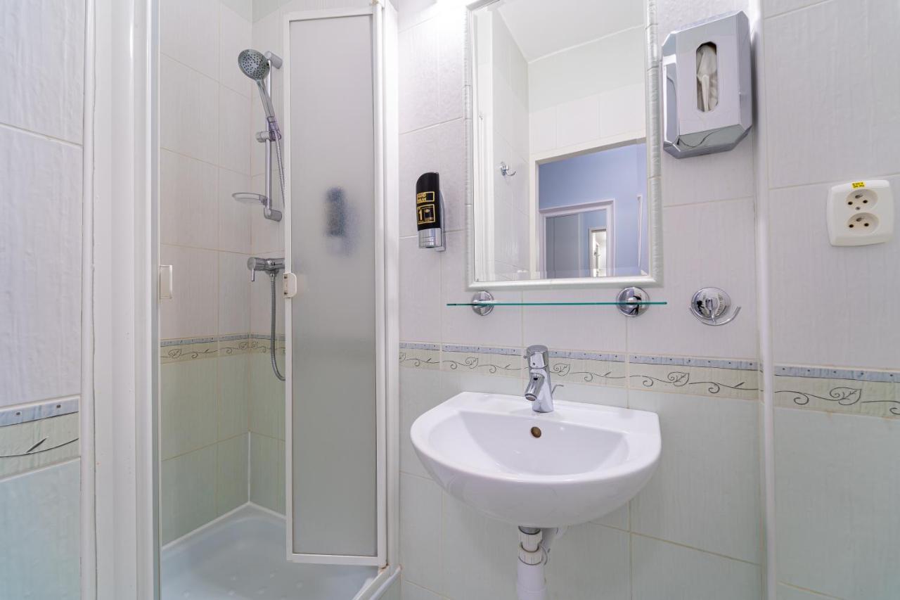 ברדיוב Hotel Artin מראה חיצוני תמונה