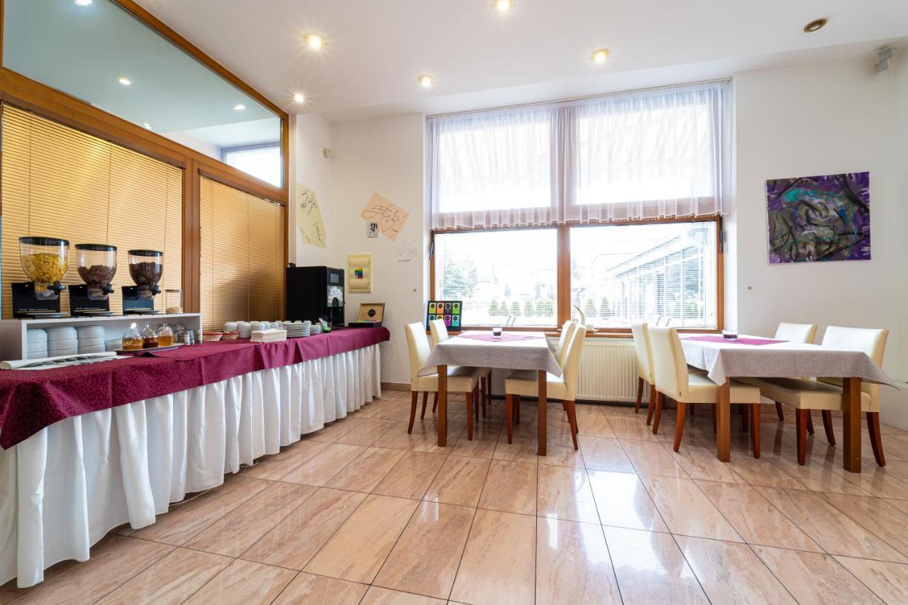 ברדיוב Hotel Artin מראה חיצוני תמונה