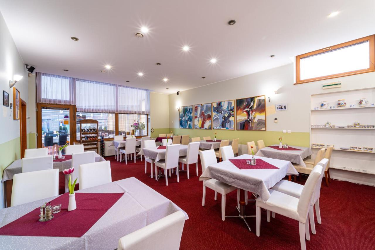 ברדיוב Hotel Artin מראה חיצוני תמונה