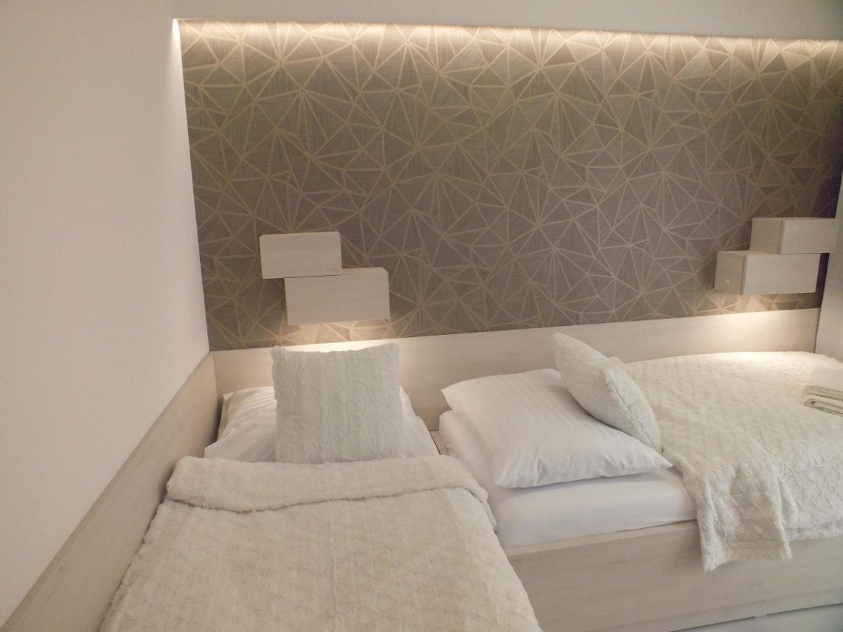 ברדיוב Hotel Artin מראה חיצוני תמונה