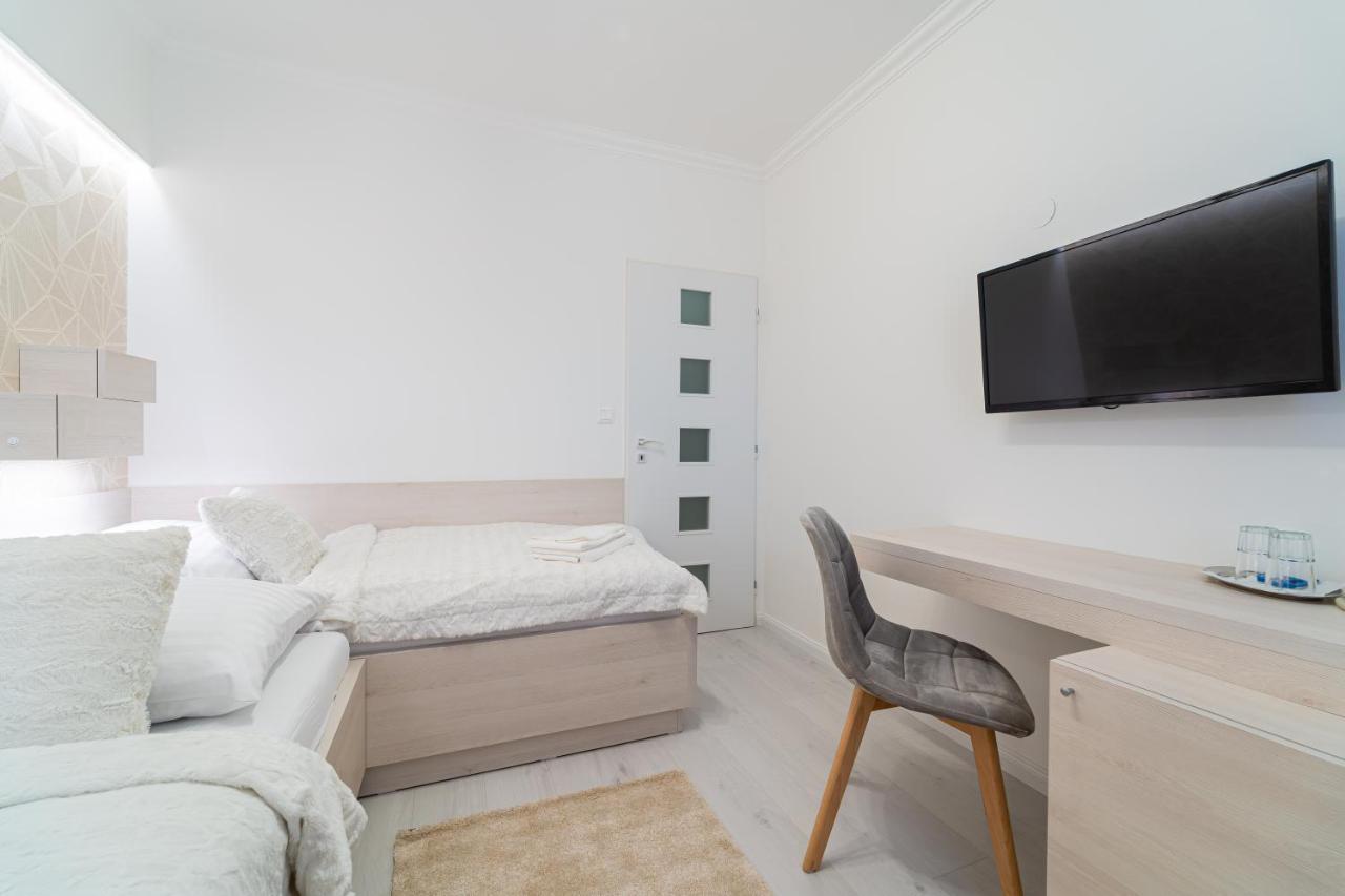 ברדיוב Hotel Artin מראה חיצוני תמונה