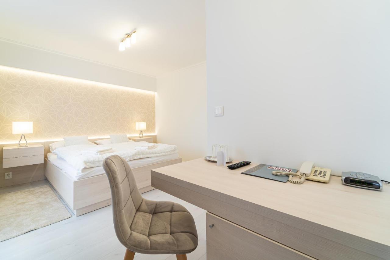 ברדיוב Hotel Artin מראה חיצוני תמונה