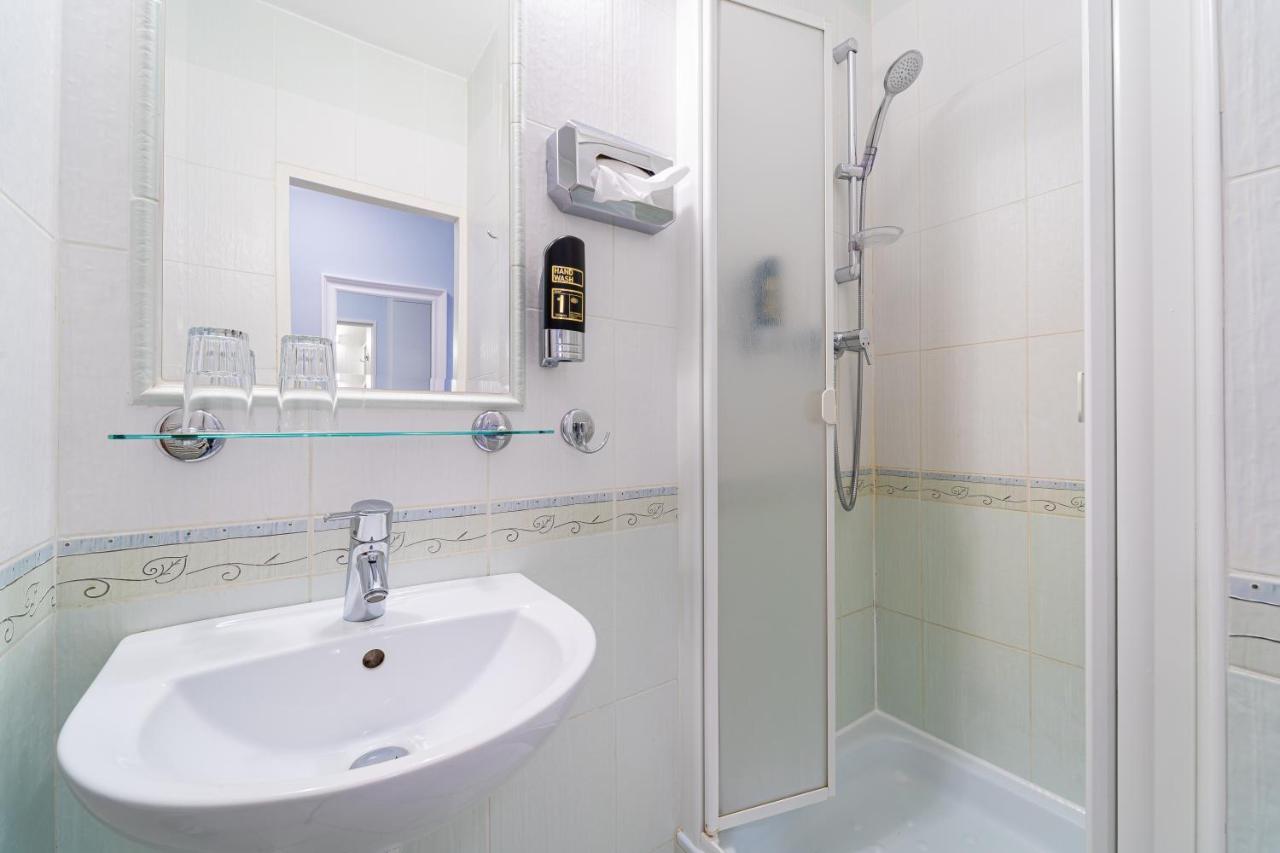 ברדיוב Hotel Artin מראה חיצוני תמונה