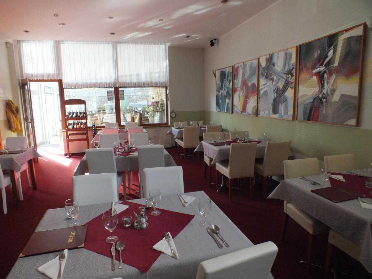 ברדיוב Hotel Artin מראה חיצוני תמונה